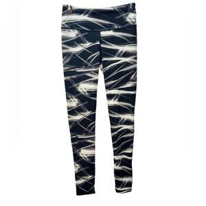 Victoria's Secret knockout active Black and White Leggings